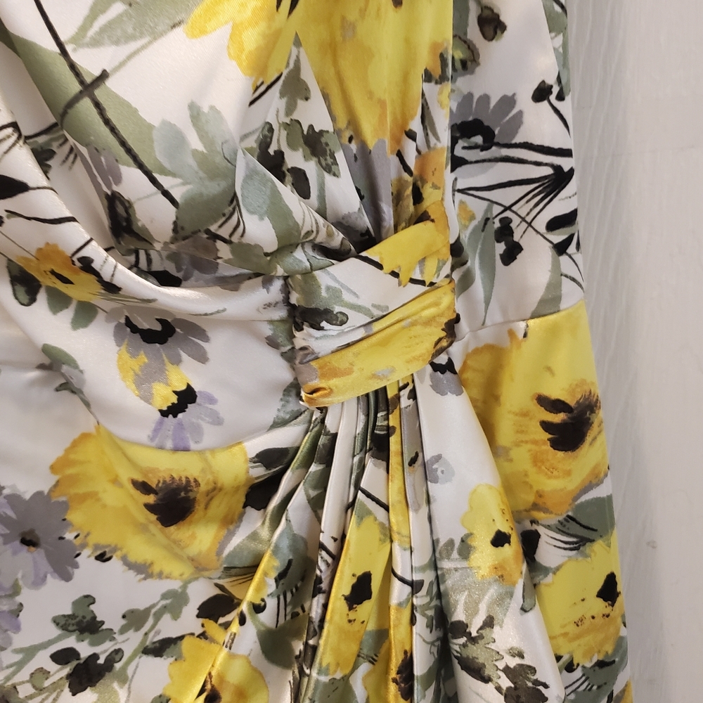 Maggy London satin floral dress - Picture 3 of 13